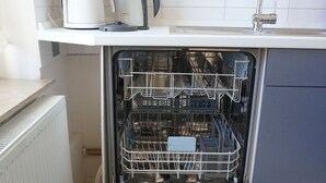 Leilighet – deluxe, 2 soverom, balkong (Apt 2 - 74qm) | Eget kjøkken | Kaffetrakter/tekoker, kjøleskap, mikrobølgeovn og ovn