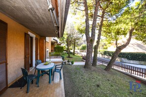 Departamento familiar, 2 habitaciones, vista al jardín, planta baja | Vista al jardín
