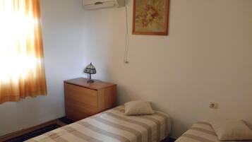 Biệt thự dành cho gia đình, 3 phòng ngủ | 1 phòng ngủ, bàn, bàn ủi/dụng cụ ủi quần áo