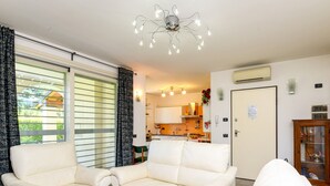 Apartment, 2 Bedrooms | Living room - Desenzanoloft – A Casa di Bea (Sirmione)
