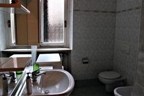 Apartment, 1 Schlafzimmer, Balkon, Zwischengeschoss | Badezimmer