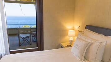 Chambre Supérieure Double ou avec lits jumeaux, terrasse | Literie de qualité supérieure, minibar, coffres-forts dans les chambres