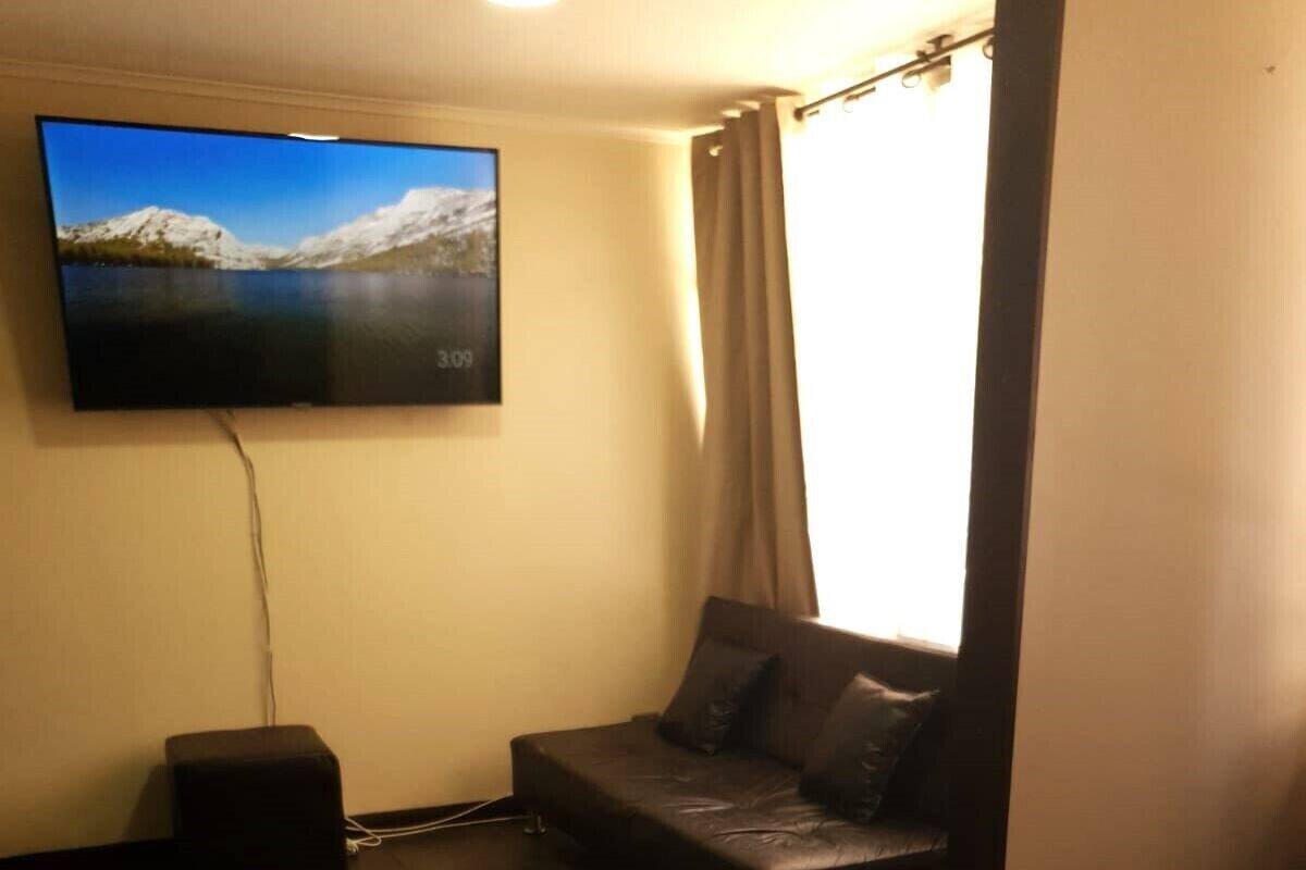 2 bedrooms, premium bedding, down comforters, individually decorated