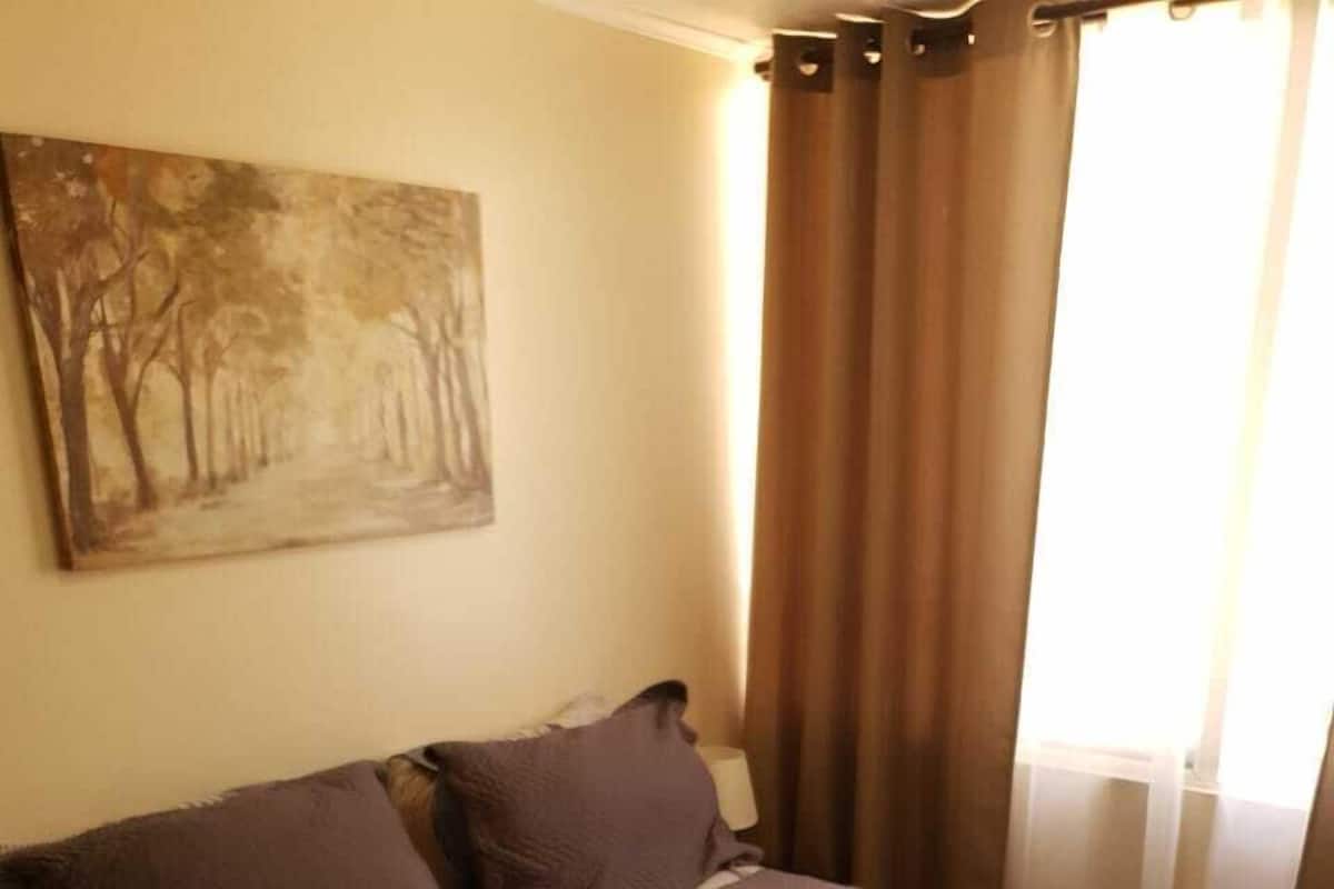 2 bedrooms, premium bedding, down comforters, individually decorated