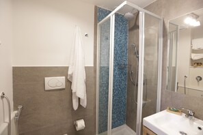 Standard-Doppelzimmer | Badezimmer