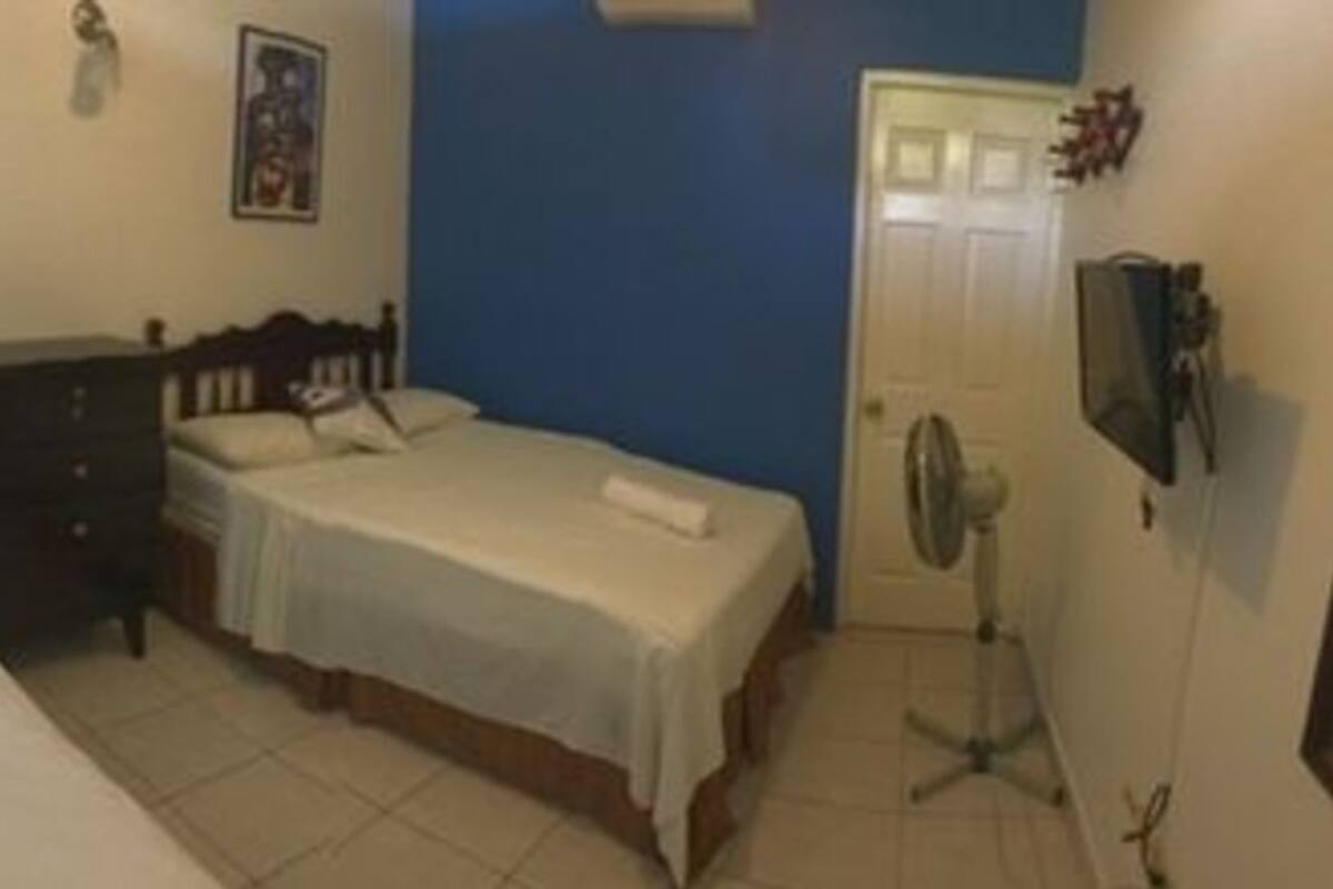 Standard Triple Room, Multiple Beds, Non Smoking | Desk, iron/ironing board, free WiFi