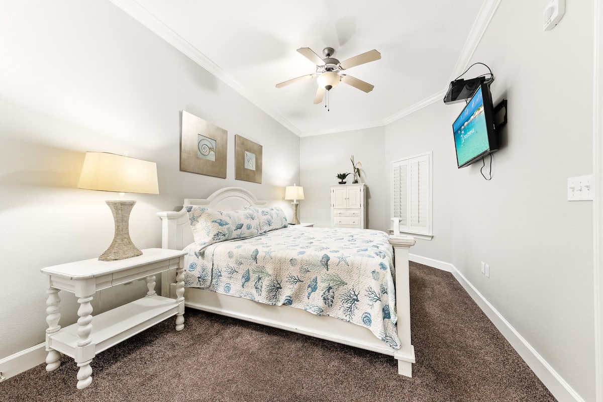 Classic Condo, 3 Bedrooms, Balcony, Ocean View