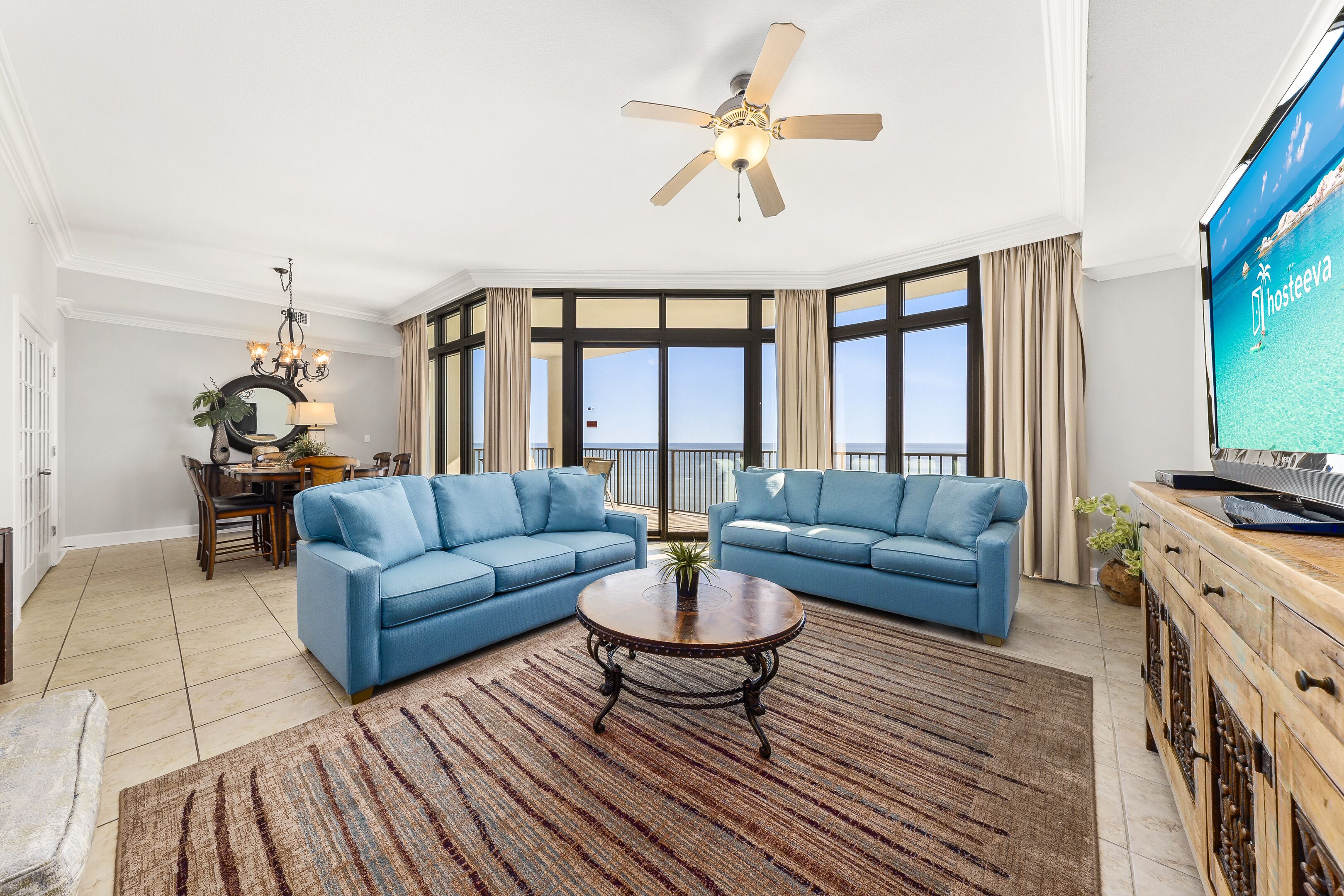 Condo classique, 3 chambres, balcon, vue sur l’océan | Salle de séjour
