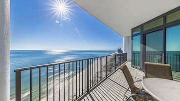 Apartamento clásico, 3 habitaciones, balcón, vistas al mar | Vistas del balcón