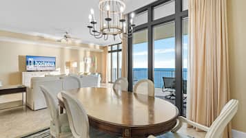 Signature Condo, 3 Bedrooms, Balcony, Beach View | In-room dining