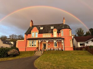 高级双人房, 1 张大床 | 防过敏的被褥、特色装修、特色家居、办公桌