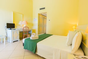Combined shower/bathtub, free toiletries, hair dryer, bidet - Argonauti Greenblu Resort (Pisticci)
