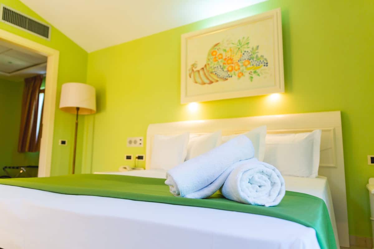 Triple Room | 1 bedroom, in-room safe, desk, blackout drapes