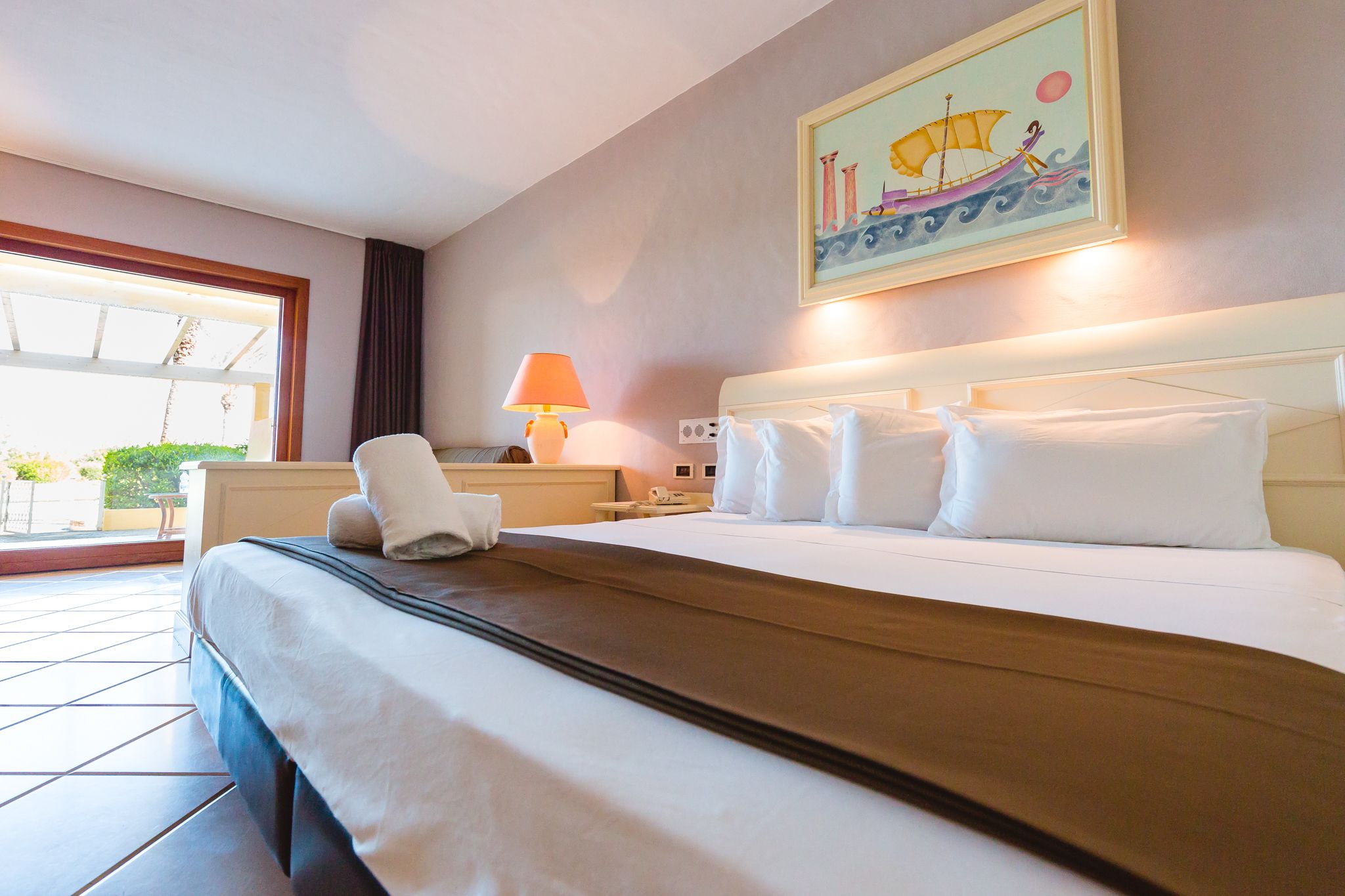 family room | 1 bedroom, in-room safe, desk, blackout curtains