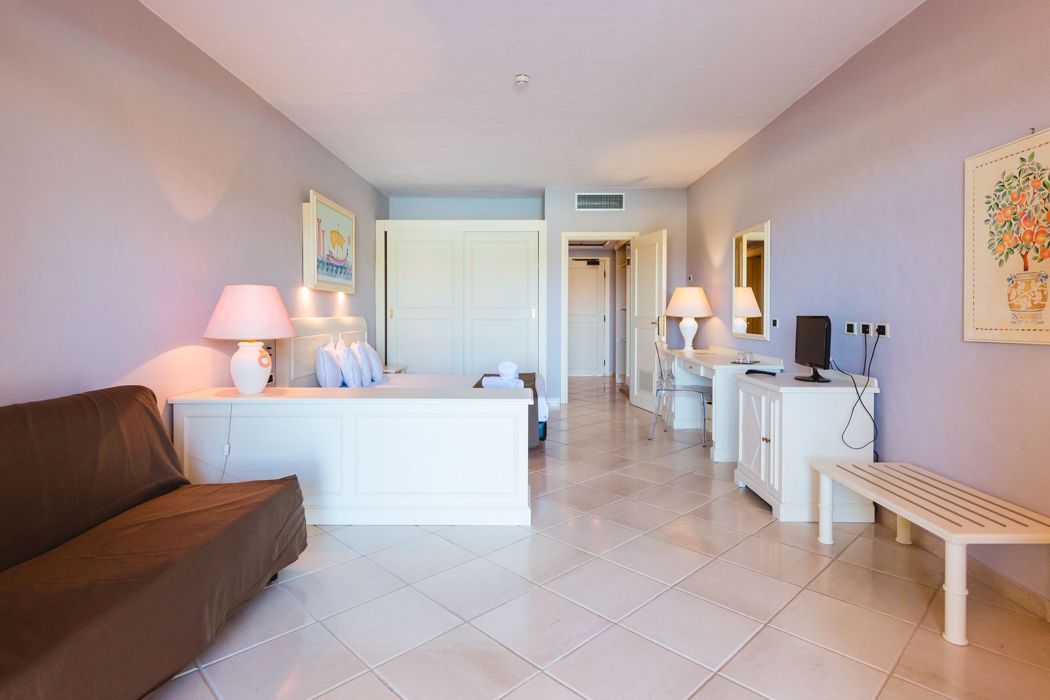 family room | 1 bedroom, in-room safe, desk, blackout curtains