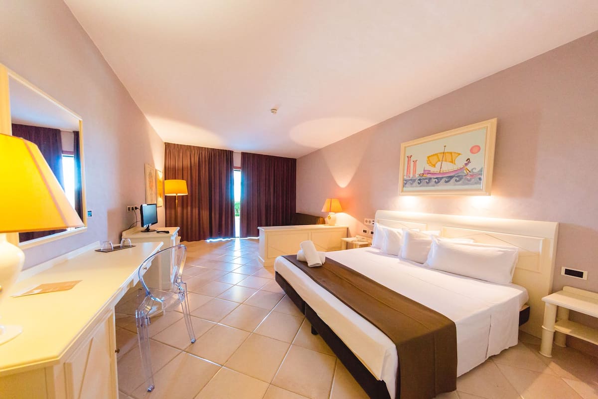 classic double or twin room | 1 bedroom, in-room safe, desk, blackout curtains