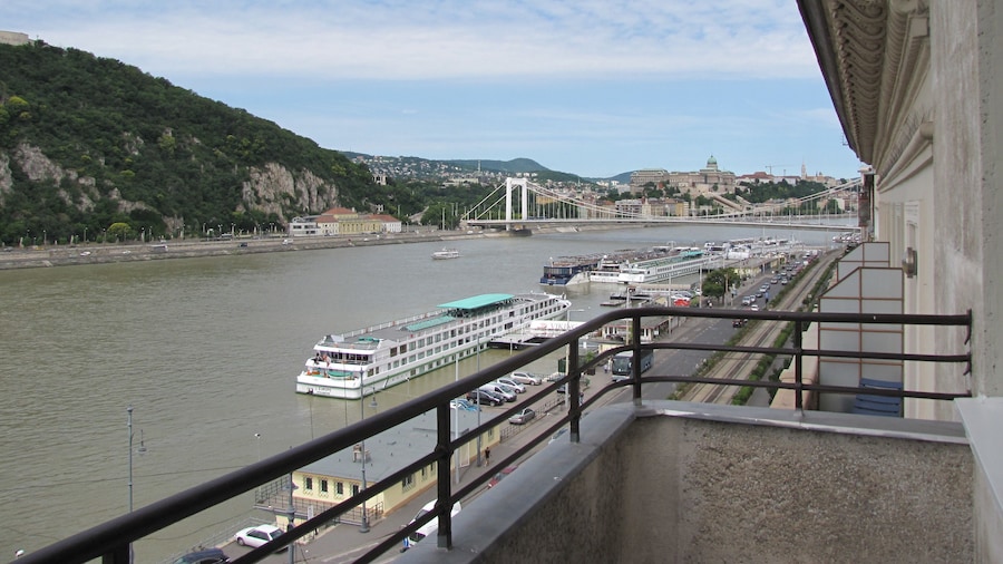 Empire of Liberty Apartment