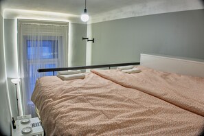 Apartment 2 | Bureau, fer et planche Ă repasser, Wi-Fi gratuit, draps fournis