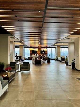 Recepción. Wingate by Wyndham Kamloops