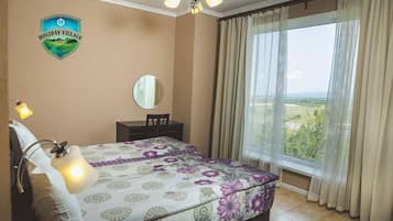2 bedrooms, minibar, in-room safe, desk