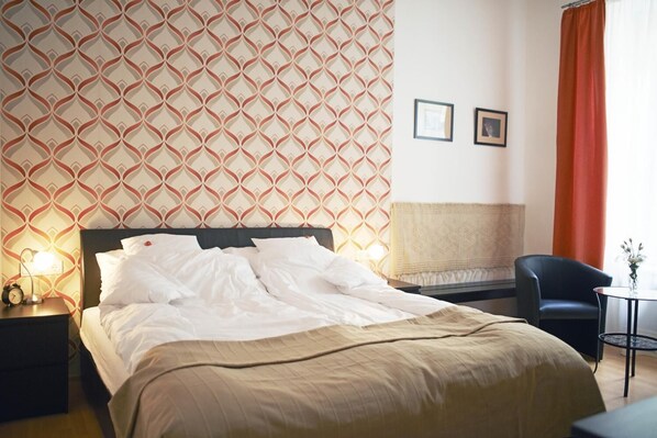 1 chambre, bureau, fer et planche à repasser, Wi-Fi gratuit