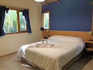 Classic Cabin, 1 Bedroom, Jetted Tub (Blue) | 1 bedroom, in-room safe, free WiFi, bed sheets