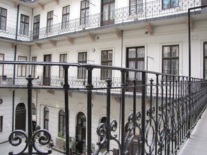 Exterior - Pair of Kings 2 (Budapest)