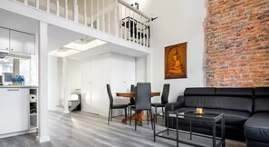Superior Apartment, 2 Bedrooms | Lobby sitting area