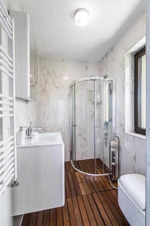 Comfort Apartment, 2 Bedrooms, River View | Bathroom