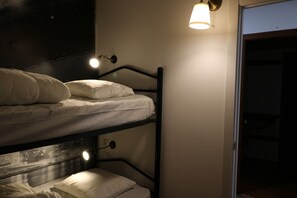 Shared Dormitory, Women only, Shared Bathroom, City View | Blackout curtains, free WiFi, bed sheets - I Love Madrid Hostel (Madrid)