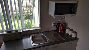 Apartment, 1 Bedroom | Private kitchenette