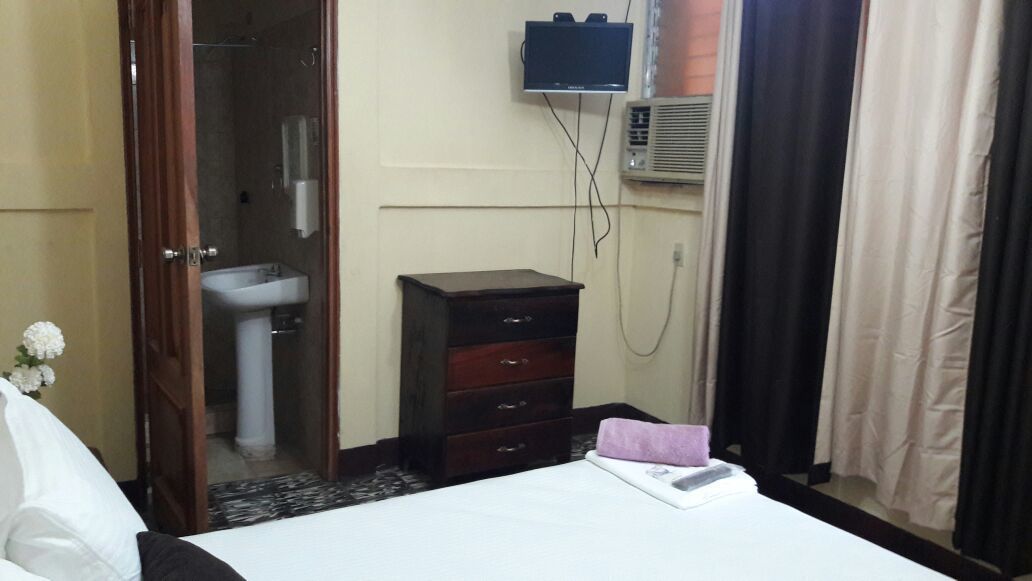 Douche, articles de toilette gratuits, serviettes fournies