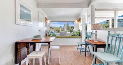 The Little Blue Bach in Oneroa Village