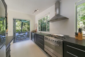 Cottage, 4 Bedrooms | Private kitchen