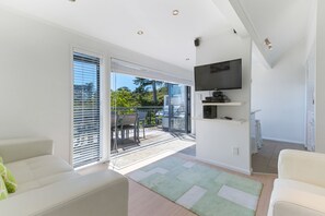 Villa, 2 Bedrooms | Living room | Flat-screen TV, DVD player - Villa Casita at Palm Beach (Waiheke Island)