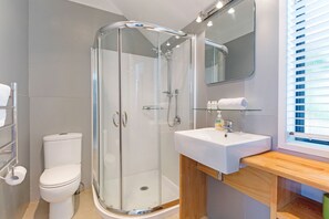 Villa, 2 Bedrooms | Bathroom | Shower, hair dryer, towels, soap - Villa Casita at Palm Beach (Waiheke Island)