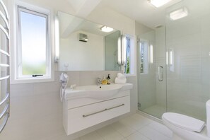 Villa, 2 Bedrooms | Bathroom