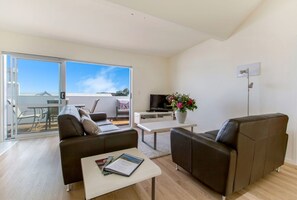 Villa, 2 Bedrooms | Living area