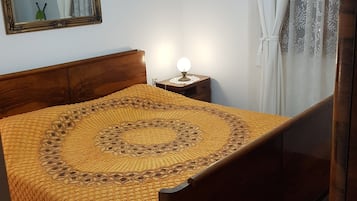 1 bedroom, Frette Italian sheets, premium bedding, down comforters