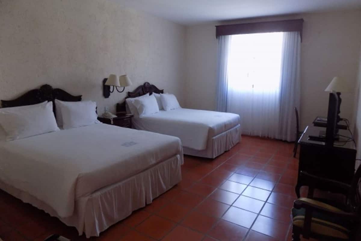 Habitación doble Deluxe, 2 camas matrimoniales (Chichunte) | Ropa de cama de alta calidad y caja de seguridad en la habitación
