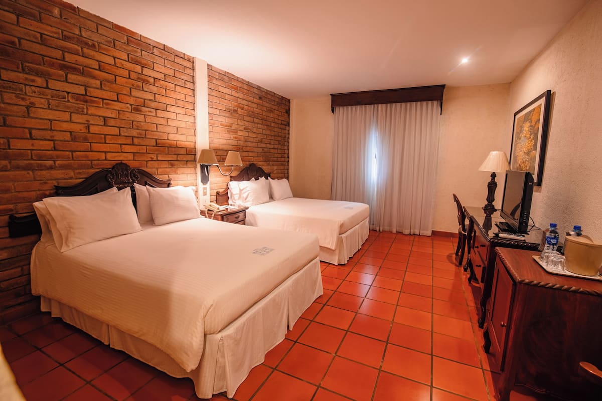 Habitación doble ejecutiva, 2 camas matrimoniales (Chichunte) | Ropa de cama de alta calidad y caja de seguridad en la habitación