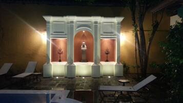 Hồ bơi ngoài trời