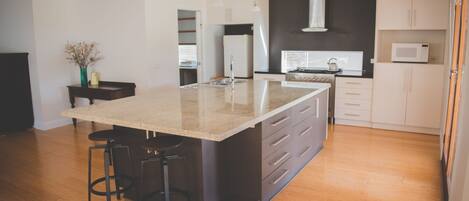 House, 5 Bedrooms, Garden View | Private kitchen | Full-sized fridge, microwave, oven, stovetop