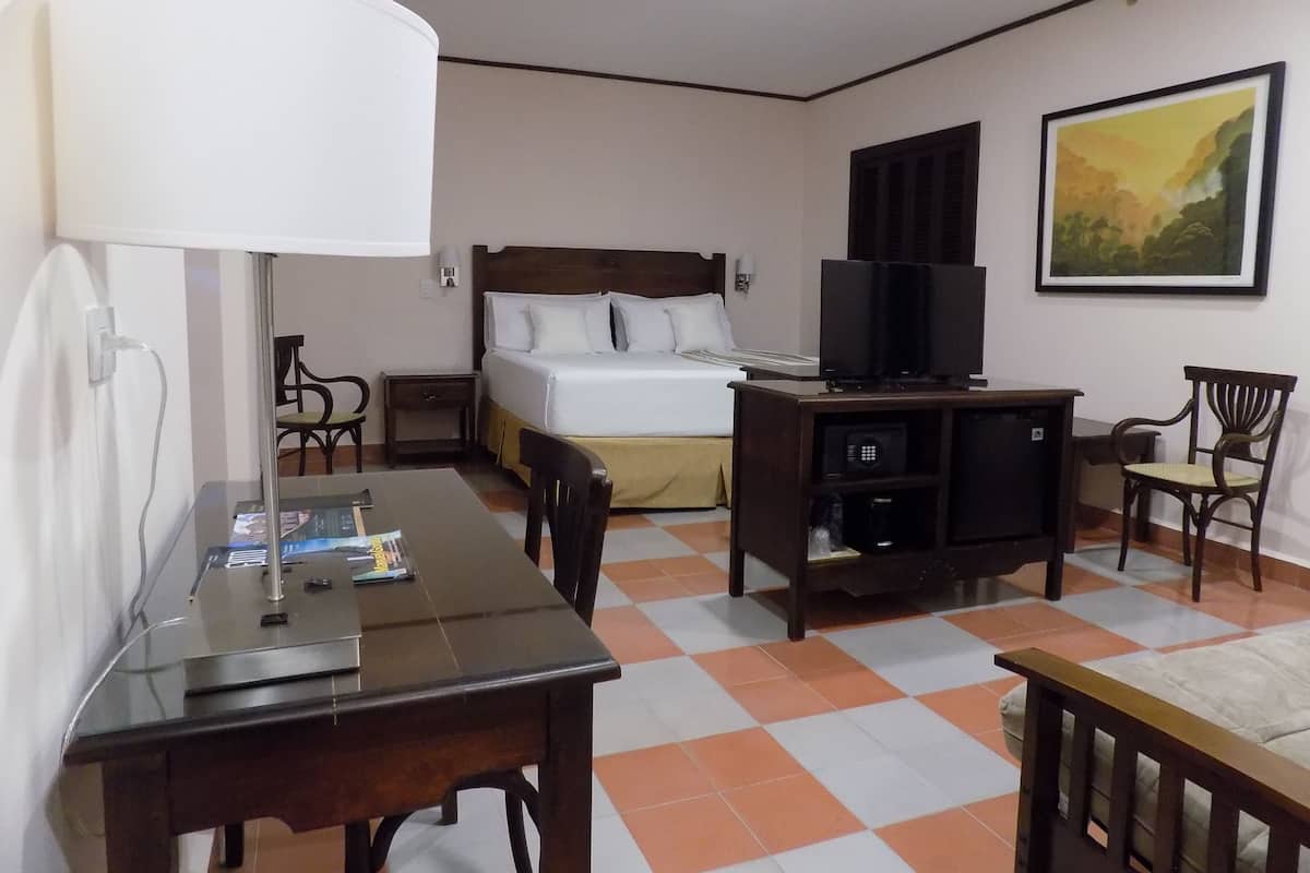 Superior Suite, 1 King Bed, Non Smoking (Junior Suite) | In-room safe, desk, free WiFi