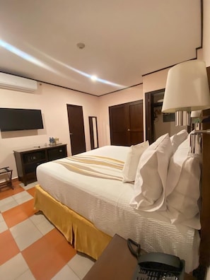 Deluxe Suite, 1 King Bed, Non Smoking (Catedral y Merced) - City Centro by Marriott La Recoleccion, Nicaragua (León)