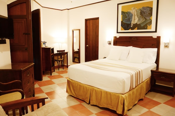 Studiosvit Executive - 1 queensize-säng - icke-rökare (Studio Room) | Värdeförvaringsskåp på rummet, skrivbord och gratis wi-fi