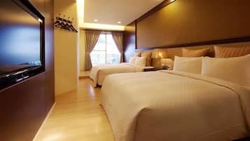 Standard Quadruple Room, Ocean View | Desk, blackout drapes, soundproofing, rollaway beds