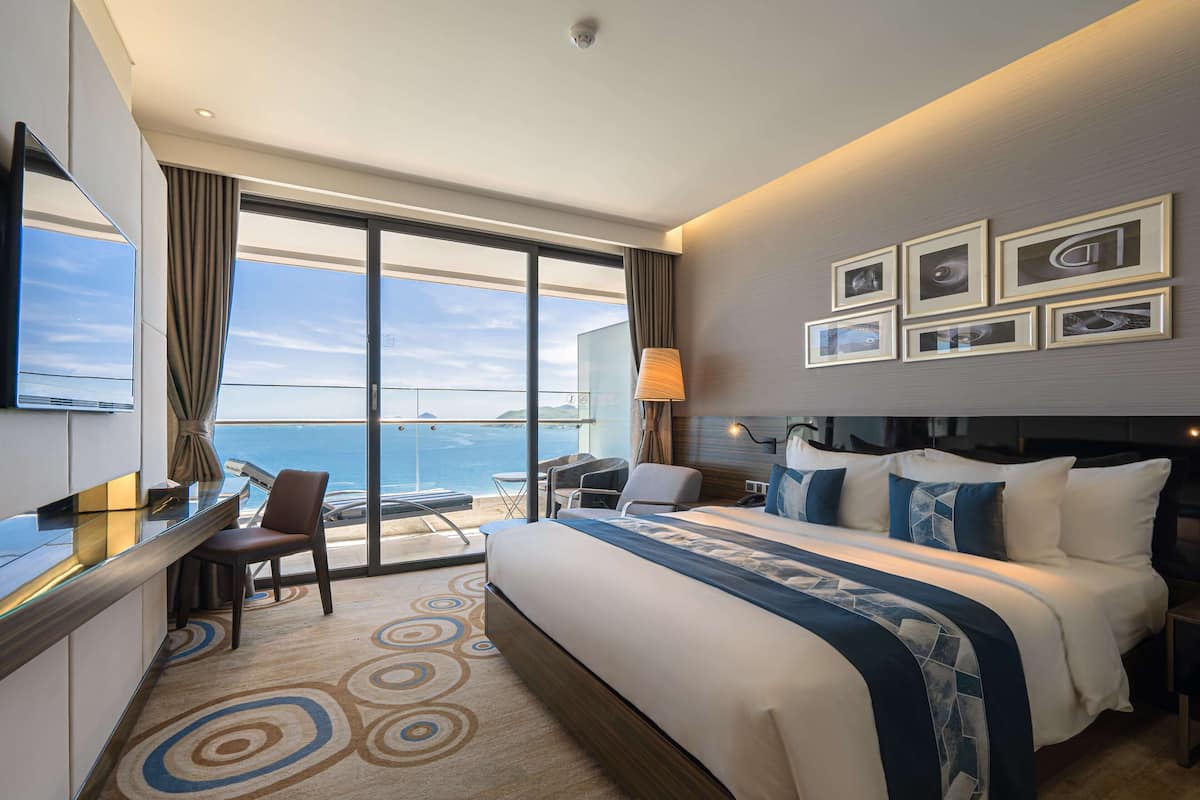 Premier Queen Room, Balcony, Ocean View  | Bộ đồ giường cao cấp, minibar, két bảo mật tại phòng, bàn 