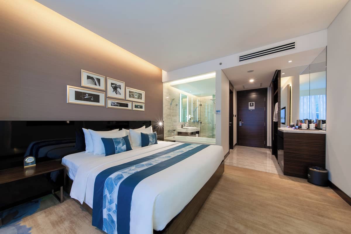 Phòng đôi Deluxe, quang cảnh thành phố | Bộ đồ giường cao cấp, minibar, két bảo mật tại phòng, bàn 