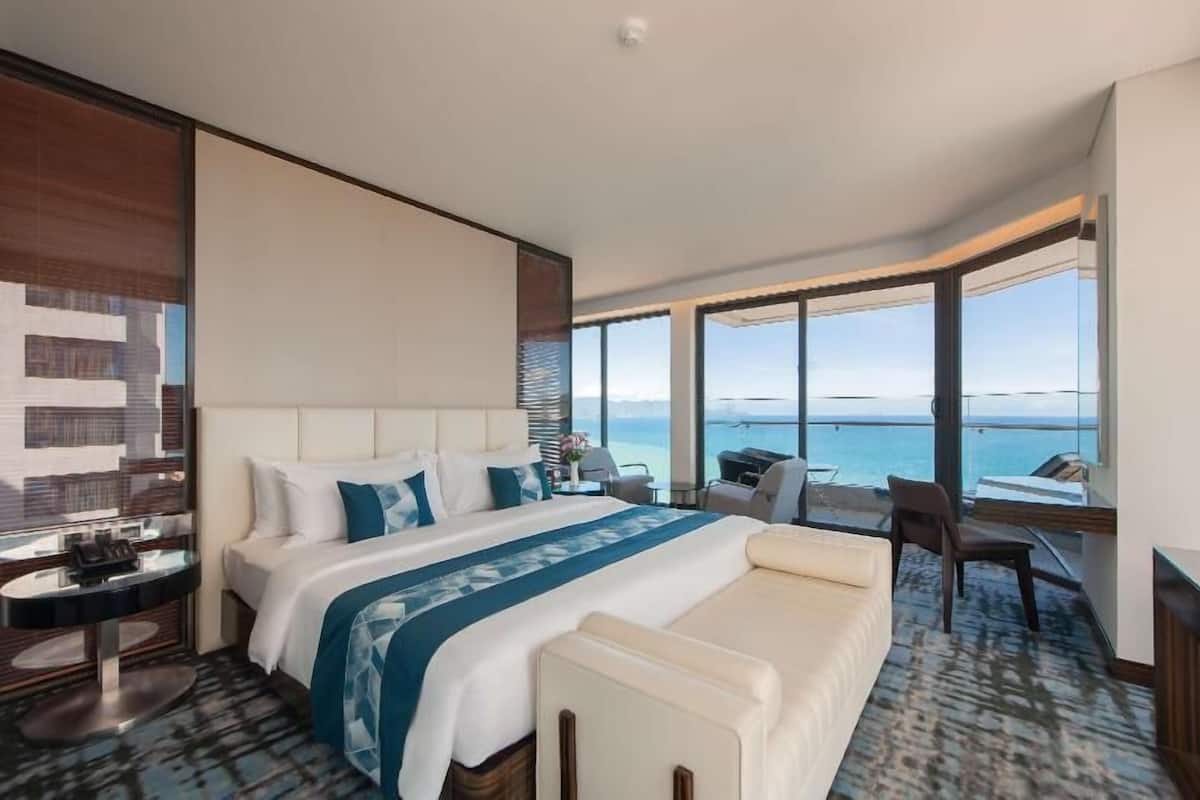 Premium bedding, minibar, in-room safe, individually furnished